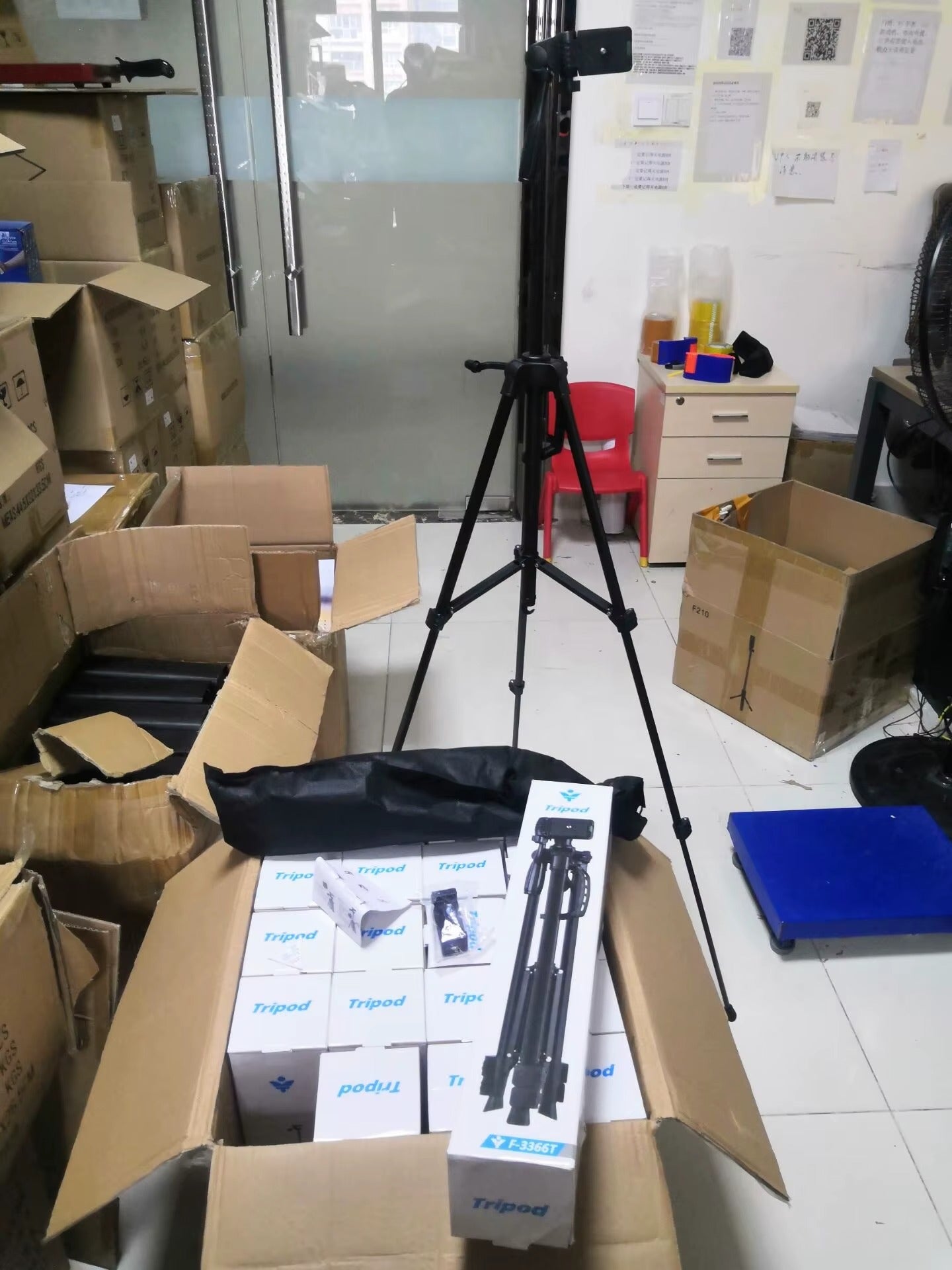 Trépied en Métal avec Support Téléphone – Support Stable pour Smartphone